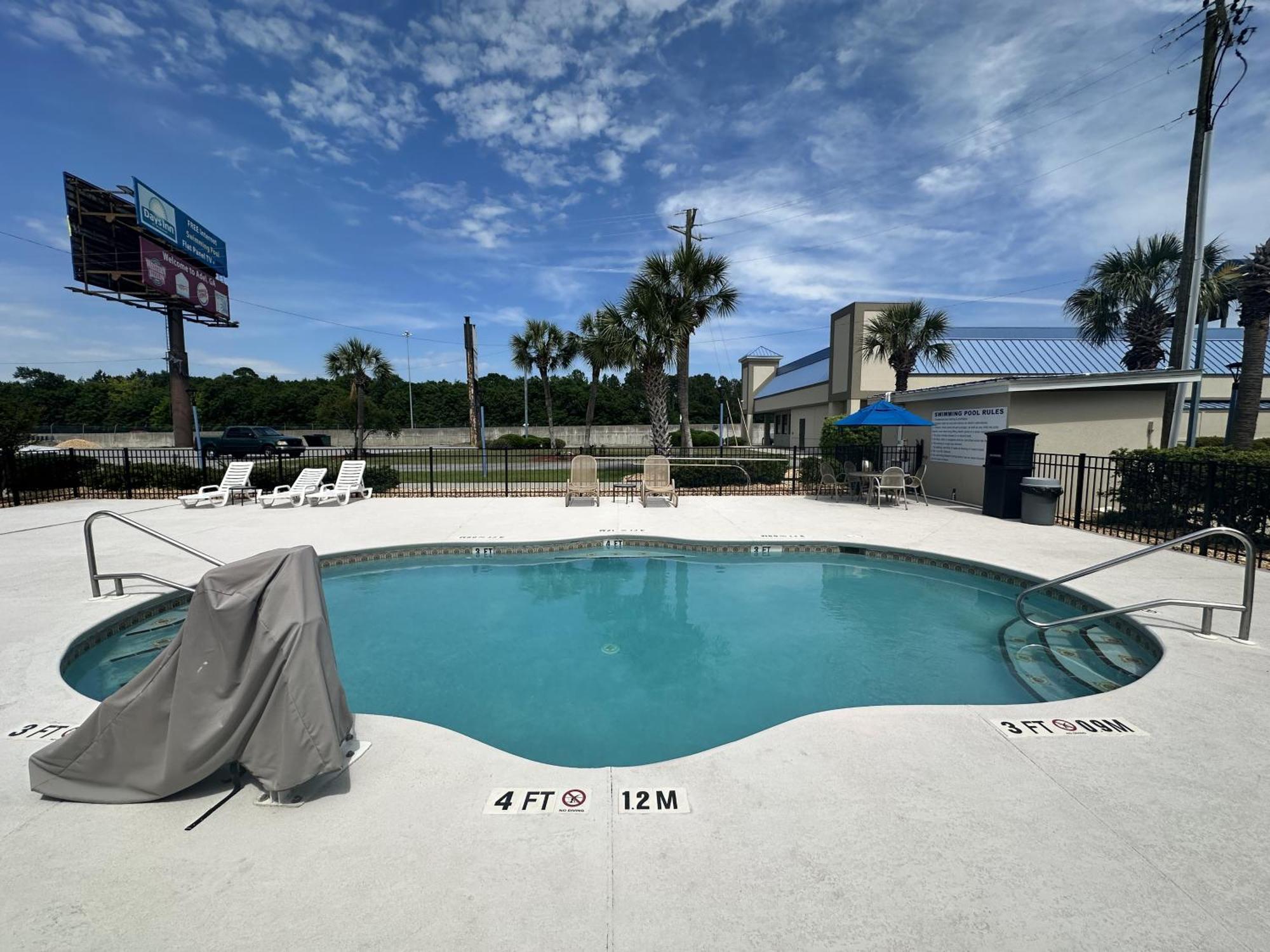 Days Inn By Wyndham Adel I-75 Exterior foto