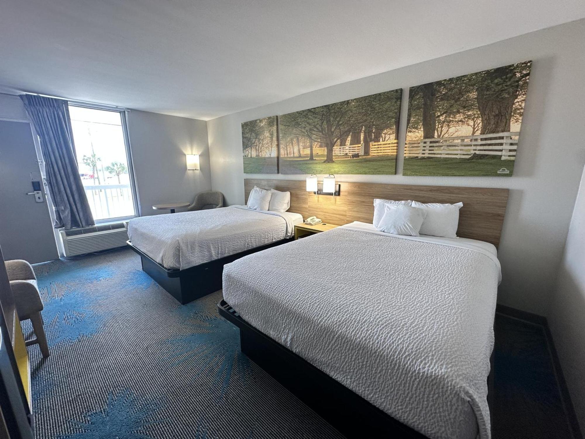 Days Inn By Wyndham Adel I-75 Exterior foto