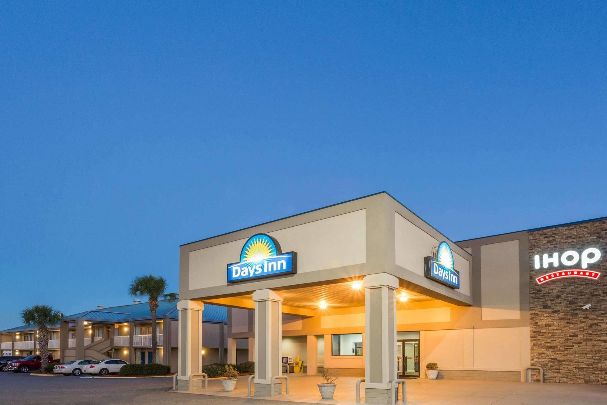 Days Inn By Wyndham Adel I-75 Exterior foto