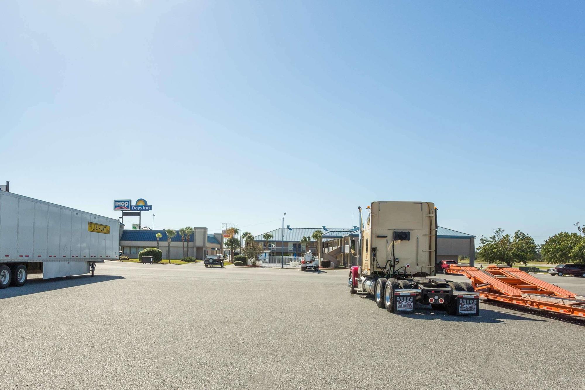 Days Inn By Wyndham Adel I-75 Exterior foto